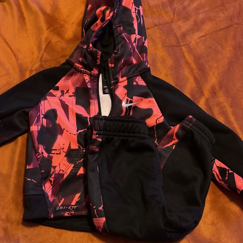 Nike 12 month set black and red wore twice